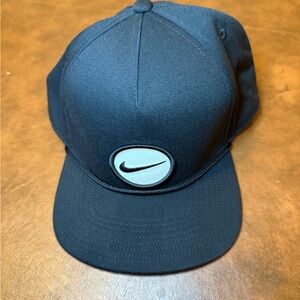 Nike Men’s Dri-Fit True Retro 72 Golf Hat